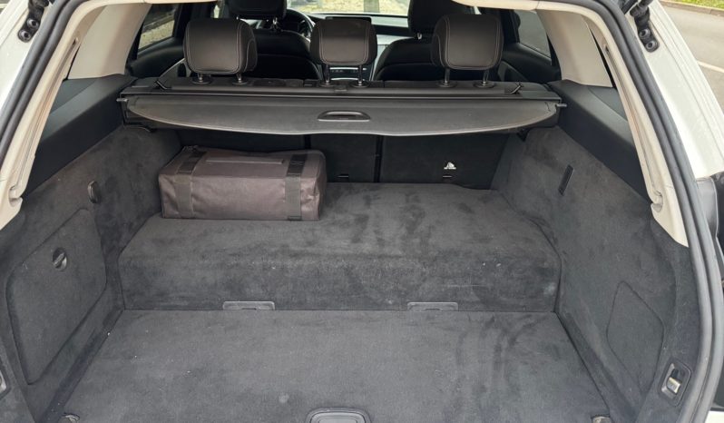 
								Mercedes-Benz C ST 300 de AMG full									