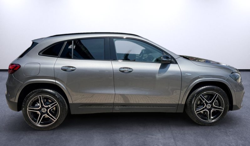 
								Mercedes-Benz GLA 250e AMG full									