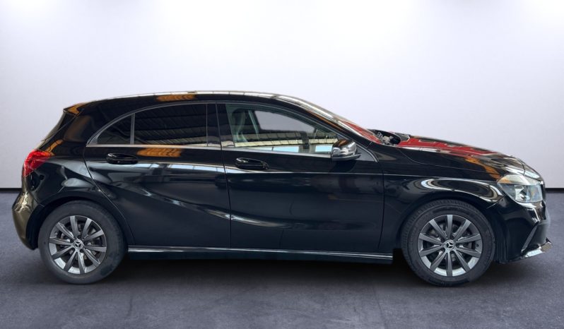 
								Mercedes-Benz Class A 180d Style full									