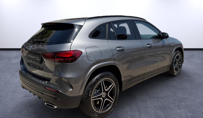 
								Mercedes-Benz GLA 250e AMG full									