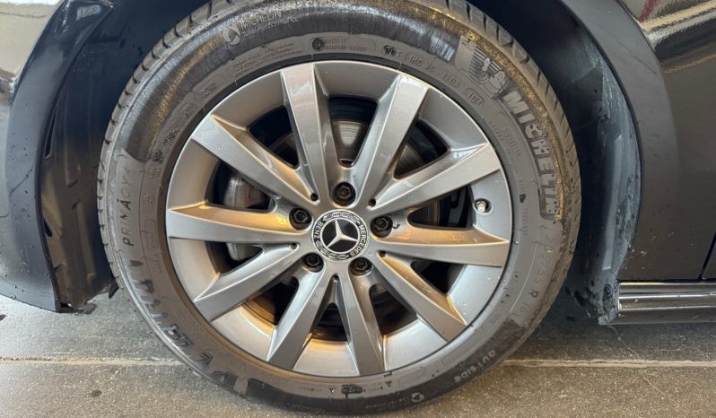 
								Mercedes-Benz Class A 180d Style full									