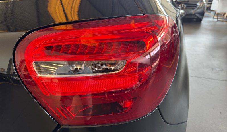
								Mercedes-Benz Class A 180d Style full									