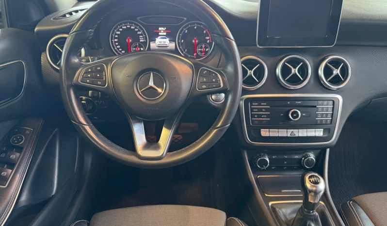 
								Mercedes-Benz Class A 180d Style full									