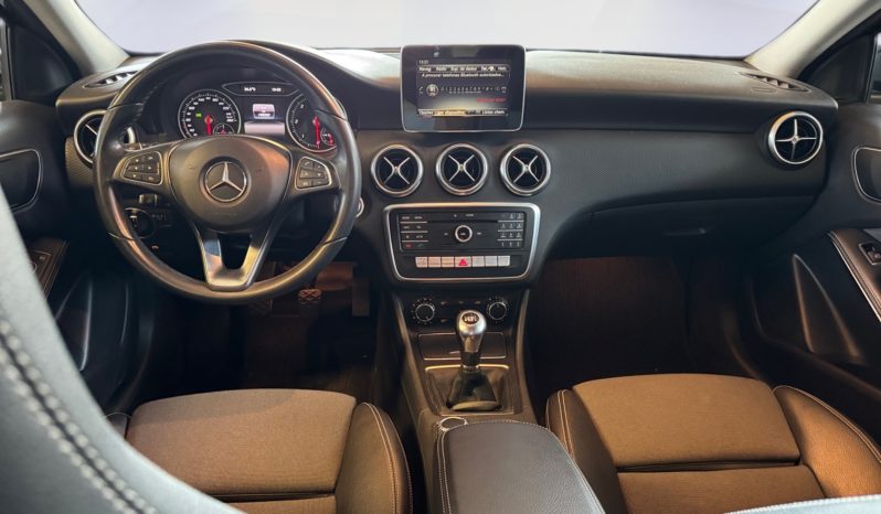 
								Mercedes-Benz Class A 180d Style full									