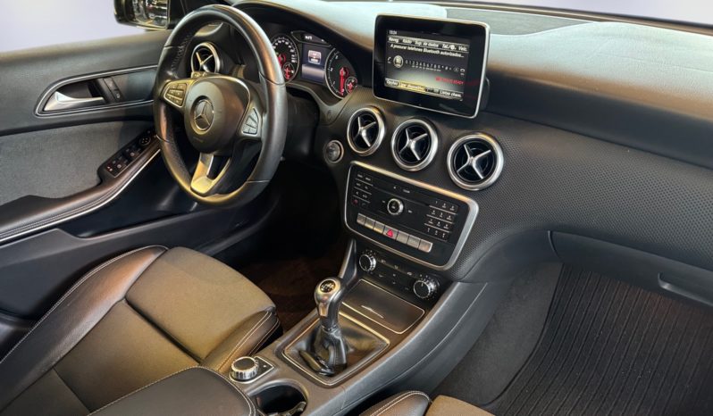 
								Mercedes-Benz Class A 180d Style full									