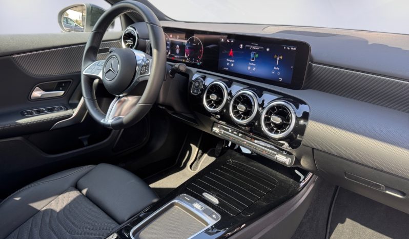 
								Mercedes-Benz Class A 180d full									
