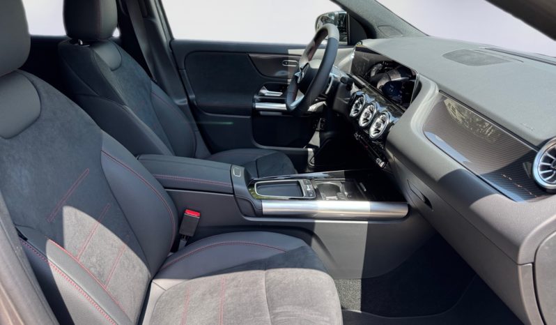 
								Mercedes-Benz GLA 250e AMG full									