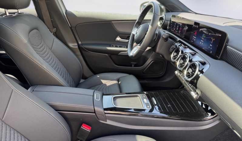 
								Mercedes-Benz Class A 180d full									