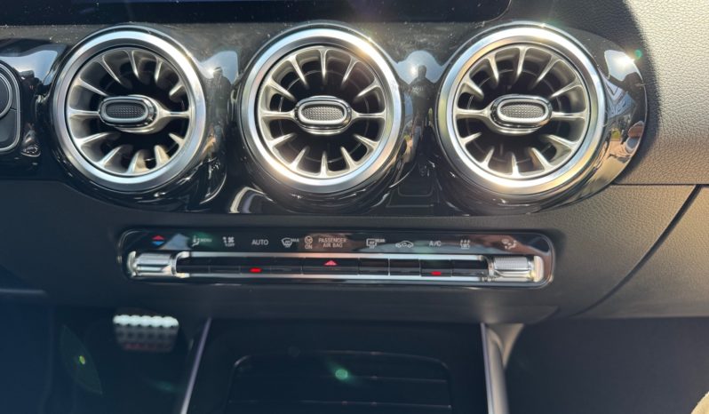 
								Mercedes-Benz GLA 250e AMG full									